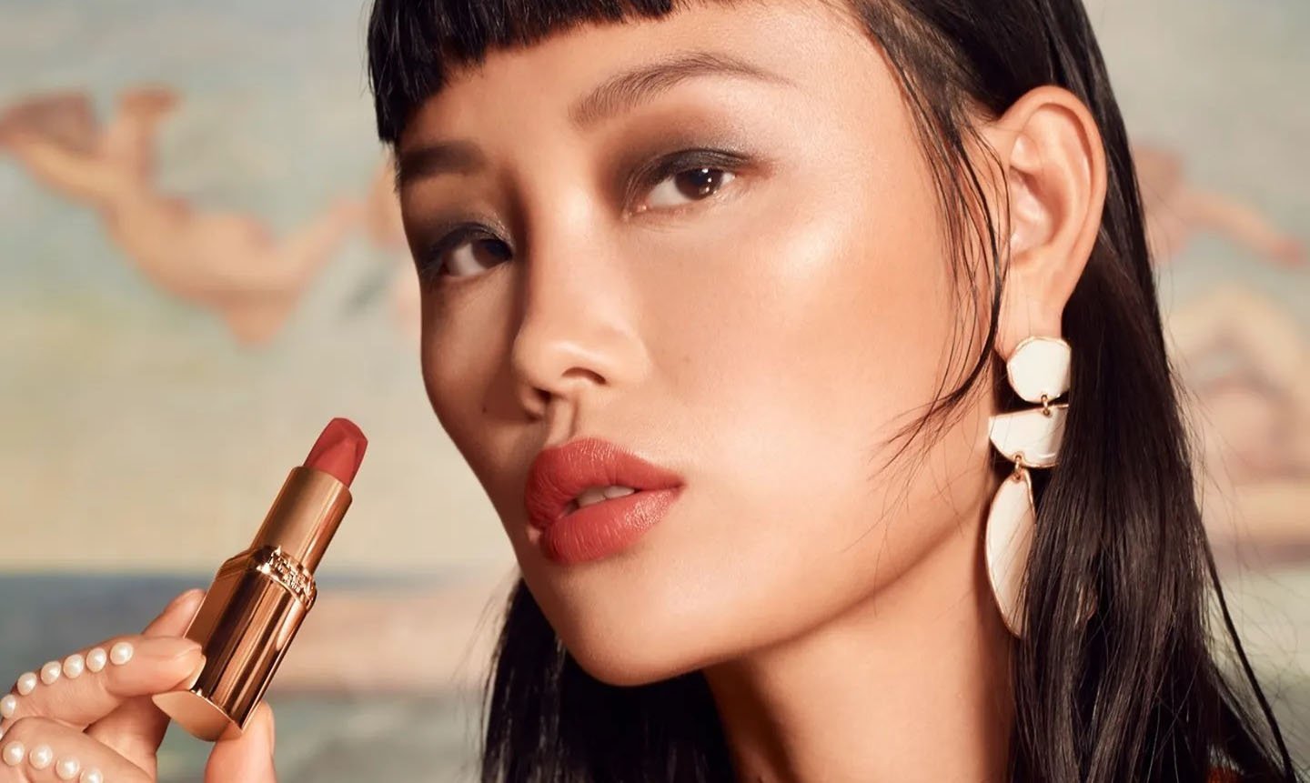 Qué diferencia hay entre entre waterproof y water resistant | L’Oréal Paris